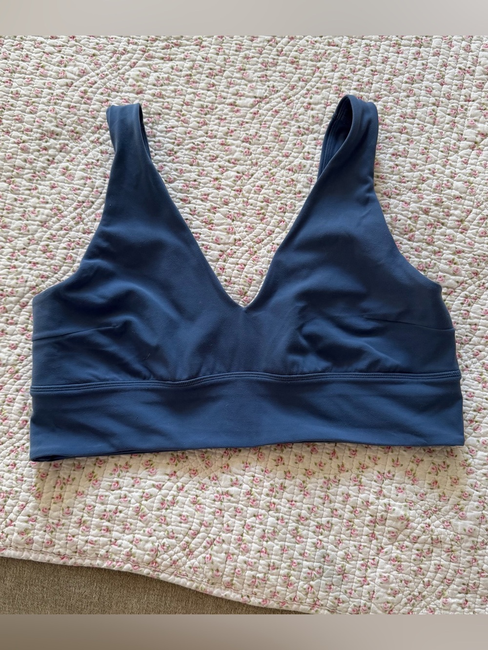 Lululemon Align V Neck Sports Bra in Medium Blue Spots for Padding Size 14